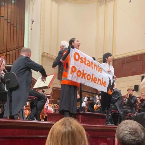 „To jest alarm!”, czyli aktywistki klimatyczne zakłócają koncert w Filharmonii Narodowej