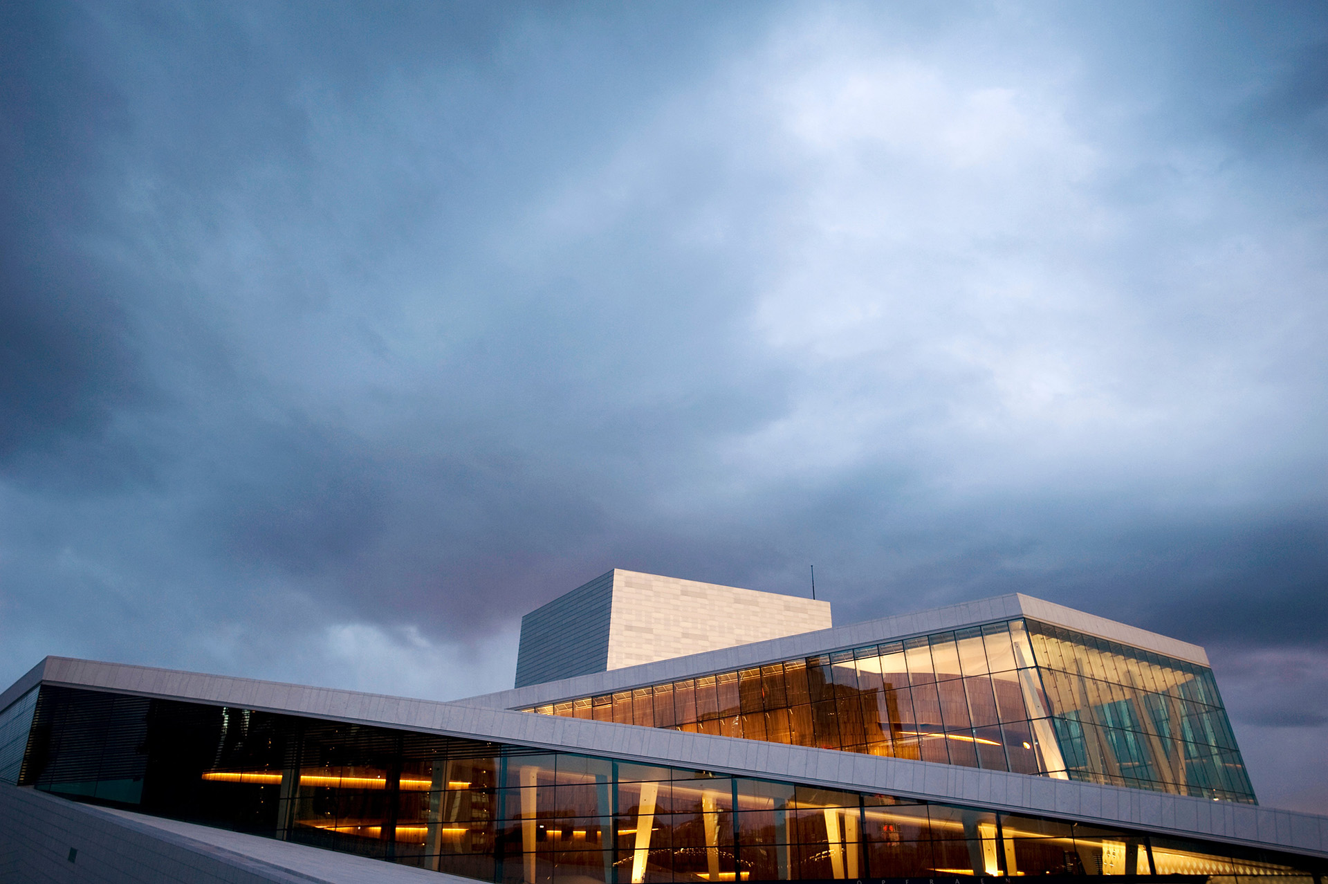 The building in Oslo breaks the stereotype about the elitism of opera art