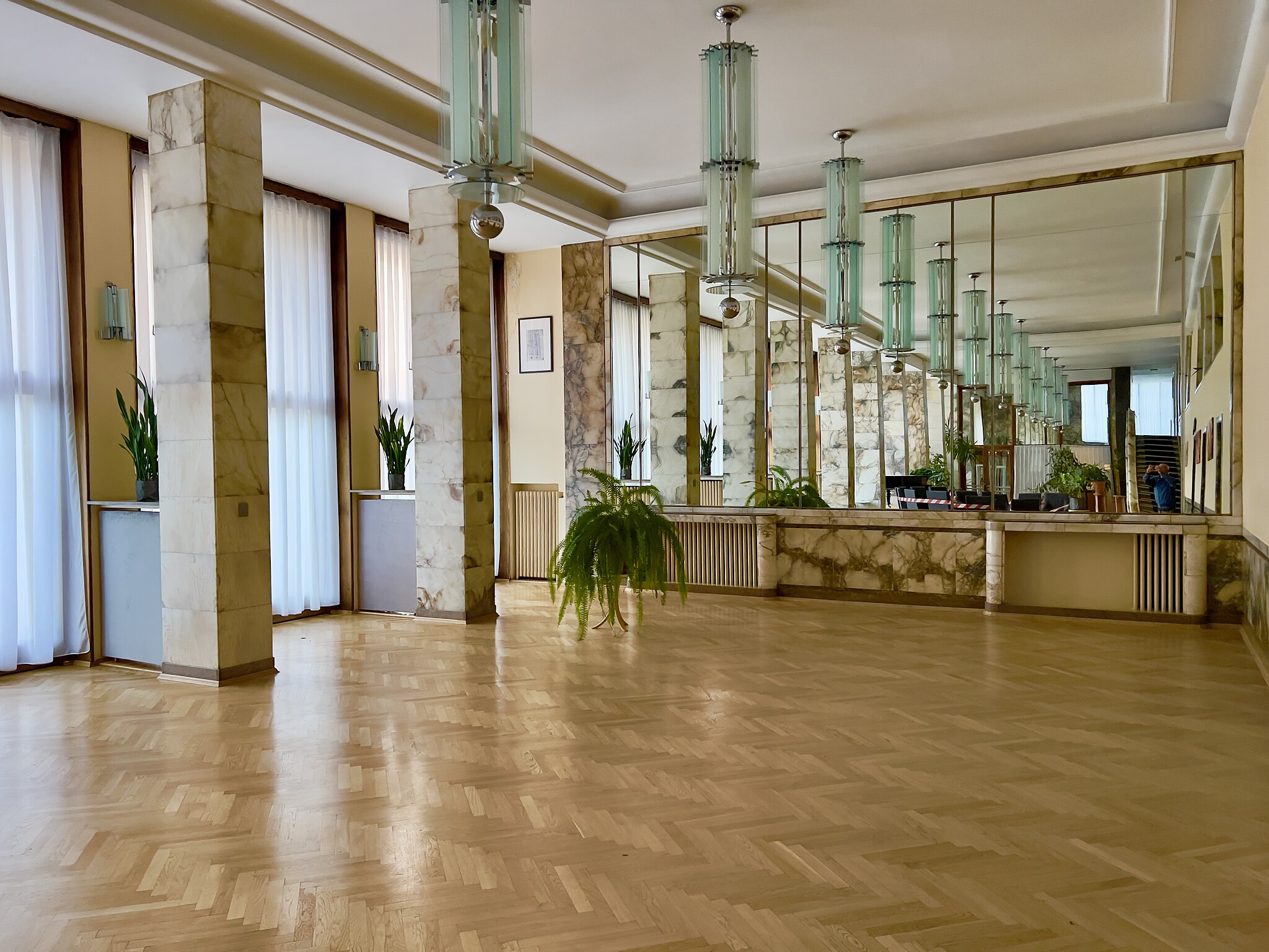 Co pozostało z przedwojennego luksusu? Historia hotelu „Patria” w Krynicy-Zdroju