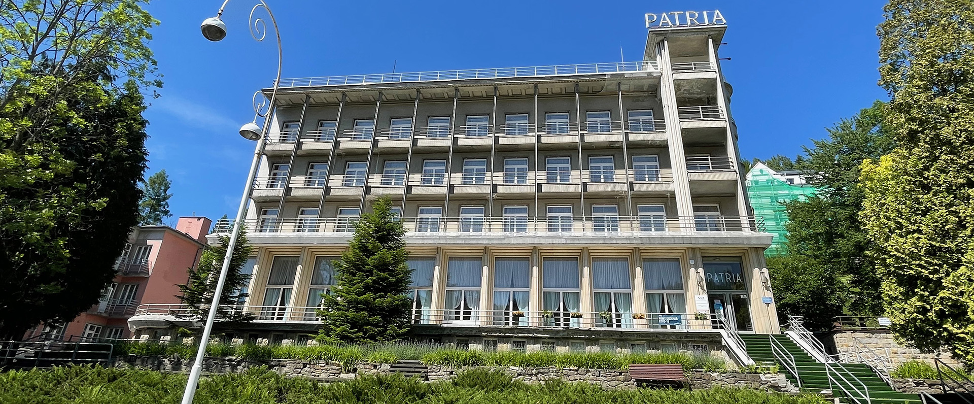 Co pozostało z przedwojennego luksusu? Historia hotelu „Patria” w Krynicy-Zdroju