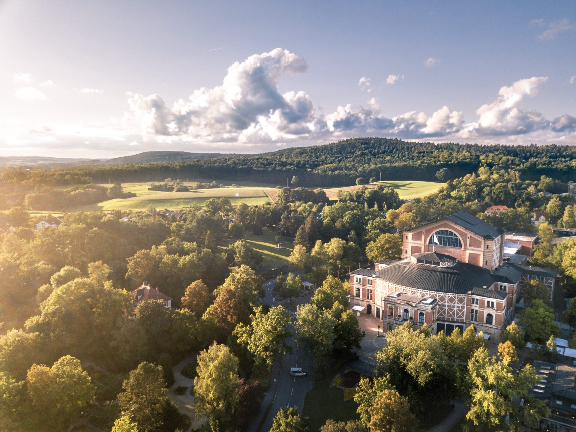 Oglądanie oper Richarda Wagnera na festiwalu w Bayreuth to dopiero jest wyzwanie!
