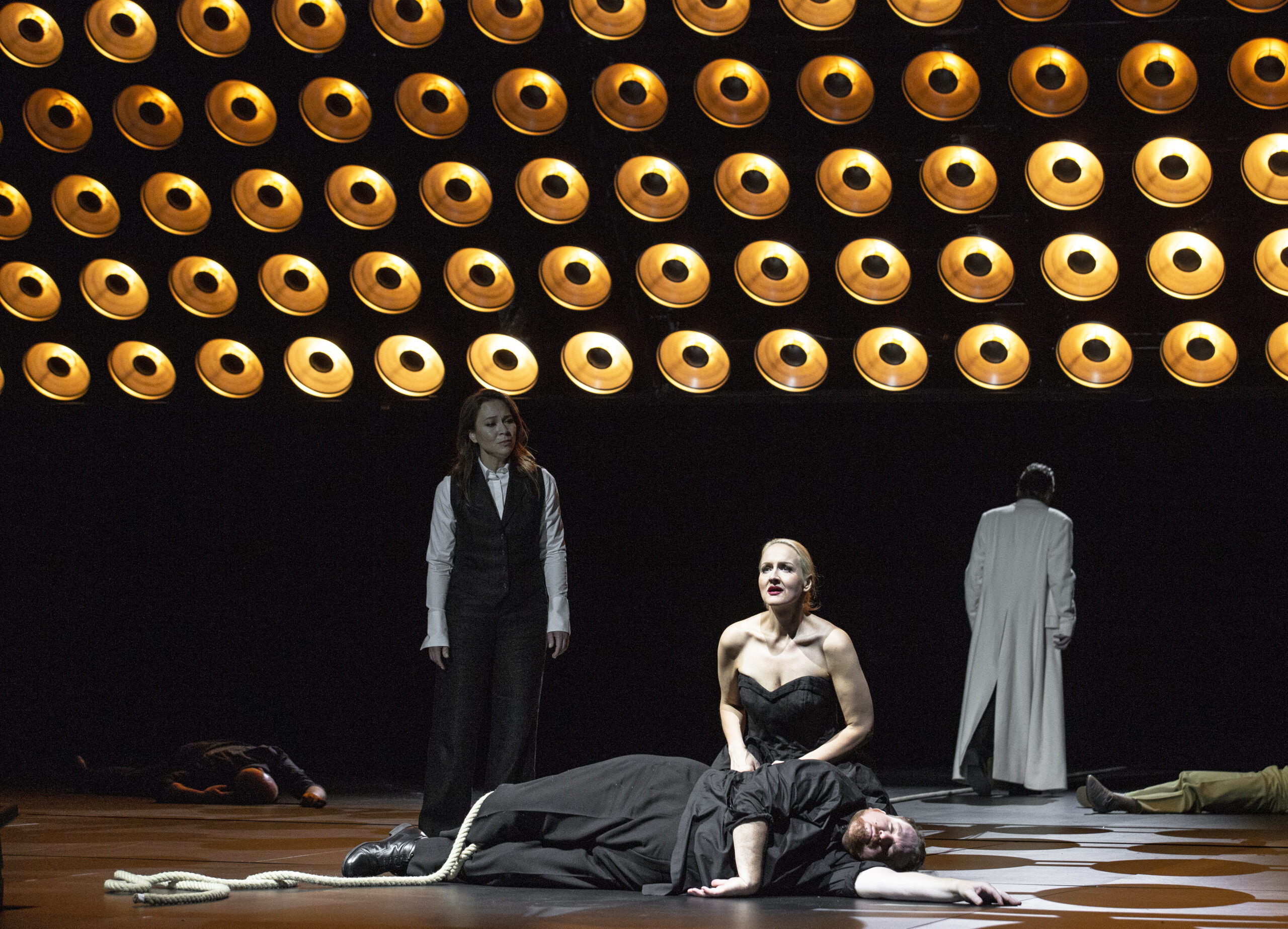 W kręgu tragicznej miłości: listopadowe spektakle w Deutsche Oper w Berlinie