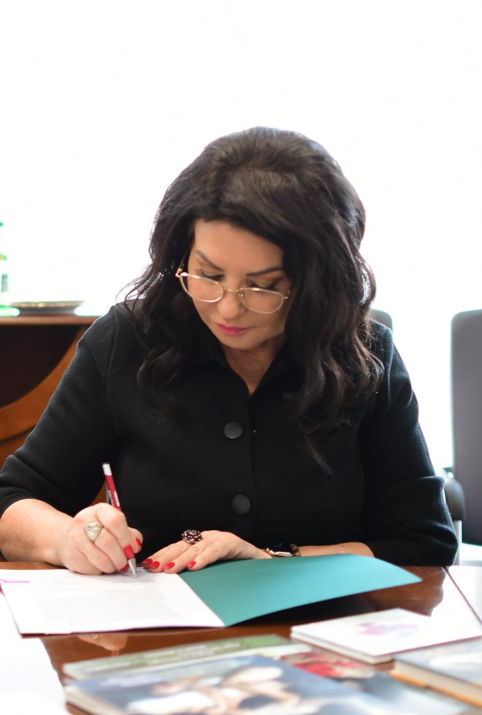 Alicja Wegorzewska-Whiskerd przez kolejne 40 miesięcy ponownie pokieruje Warszawską Opera Kameralną