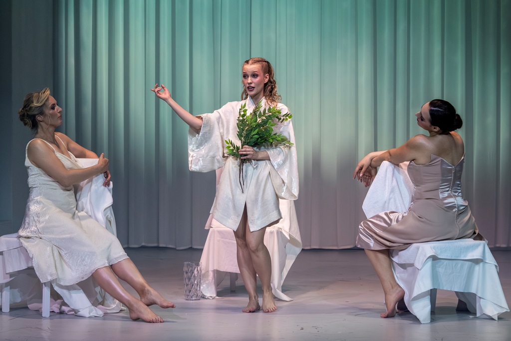 Grenlandia, Mozart i zdrada doskonała. Premiera „Così fan tutte” w Warszawskiej Operze Kameralnej.